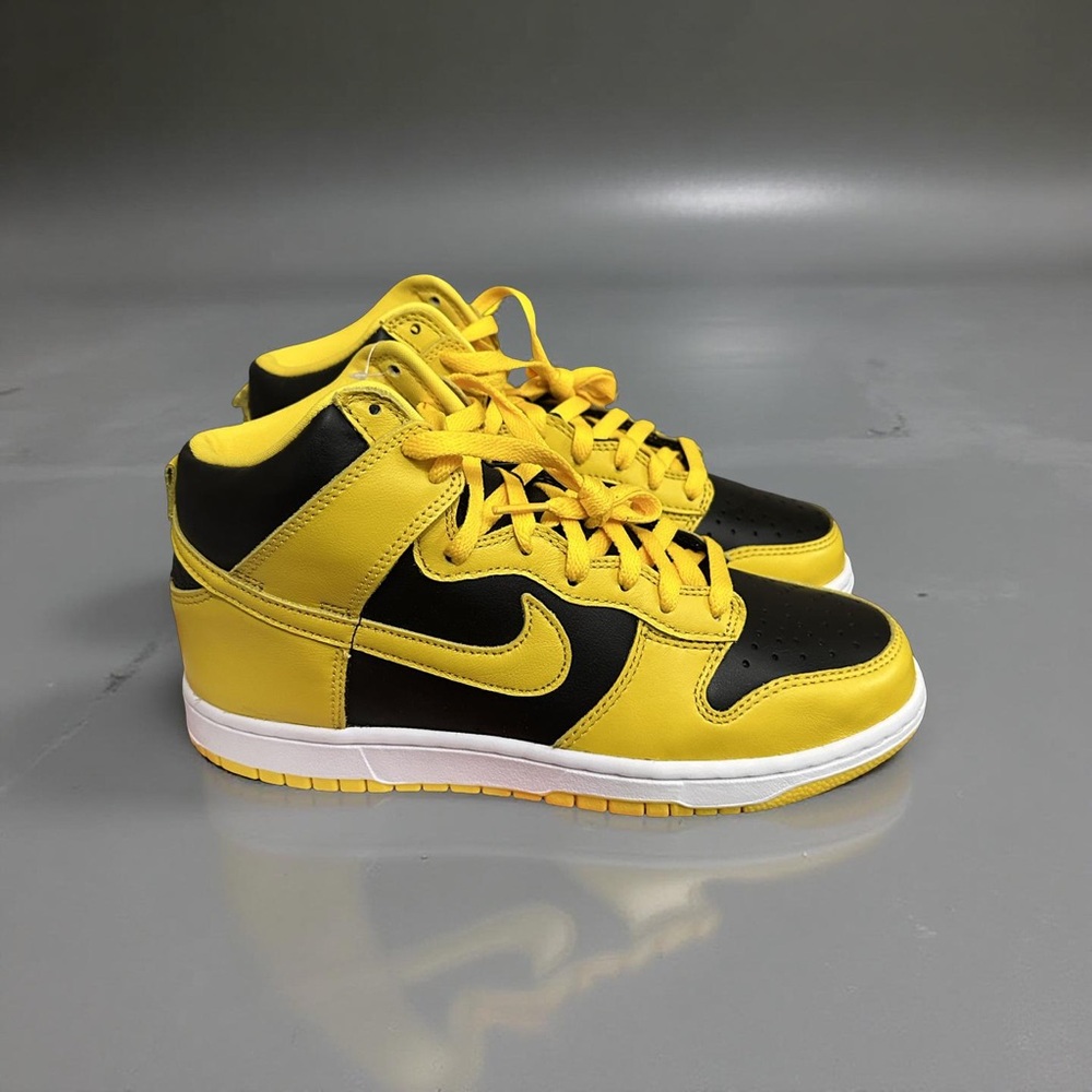 Men’s 2020 Nike dunk High Iowa